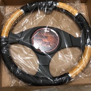 FREE w/bundle NWT steering wheel cover